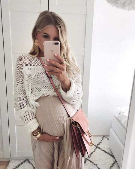 12 Maternity Outfits and Pregnancy Style Tips
