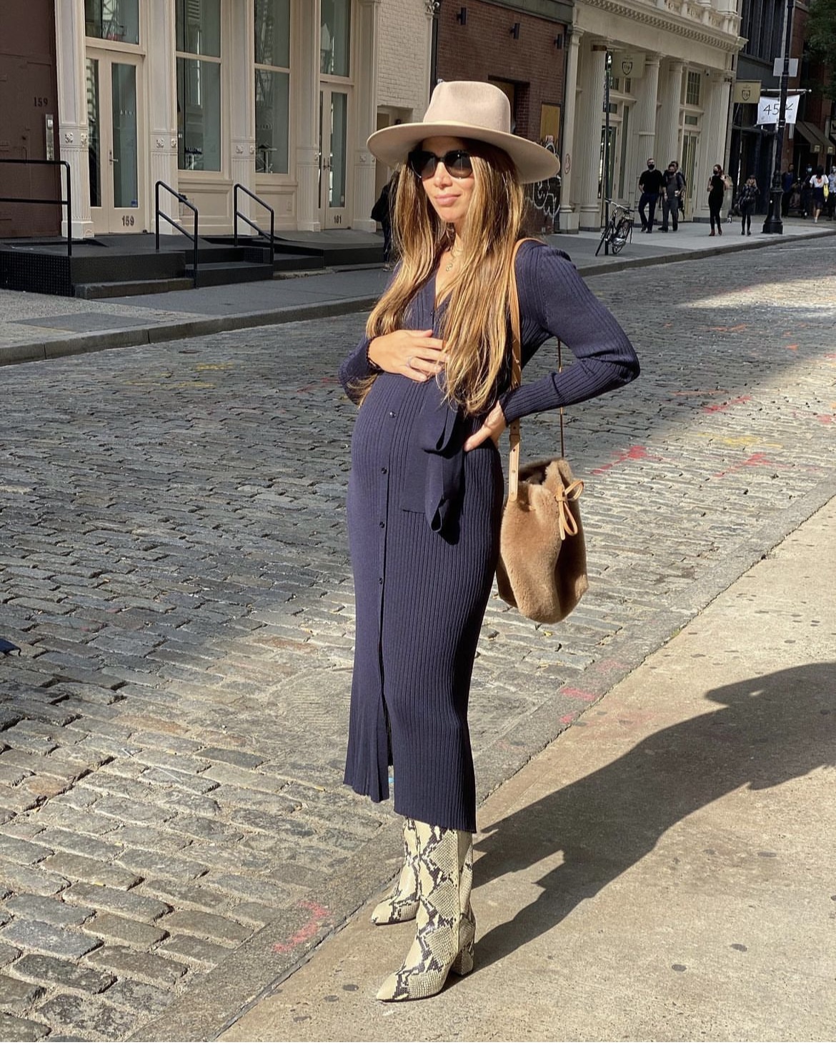 Pregnant Street Style: Maternity Outfit Ideas That Still Look Chic