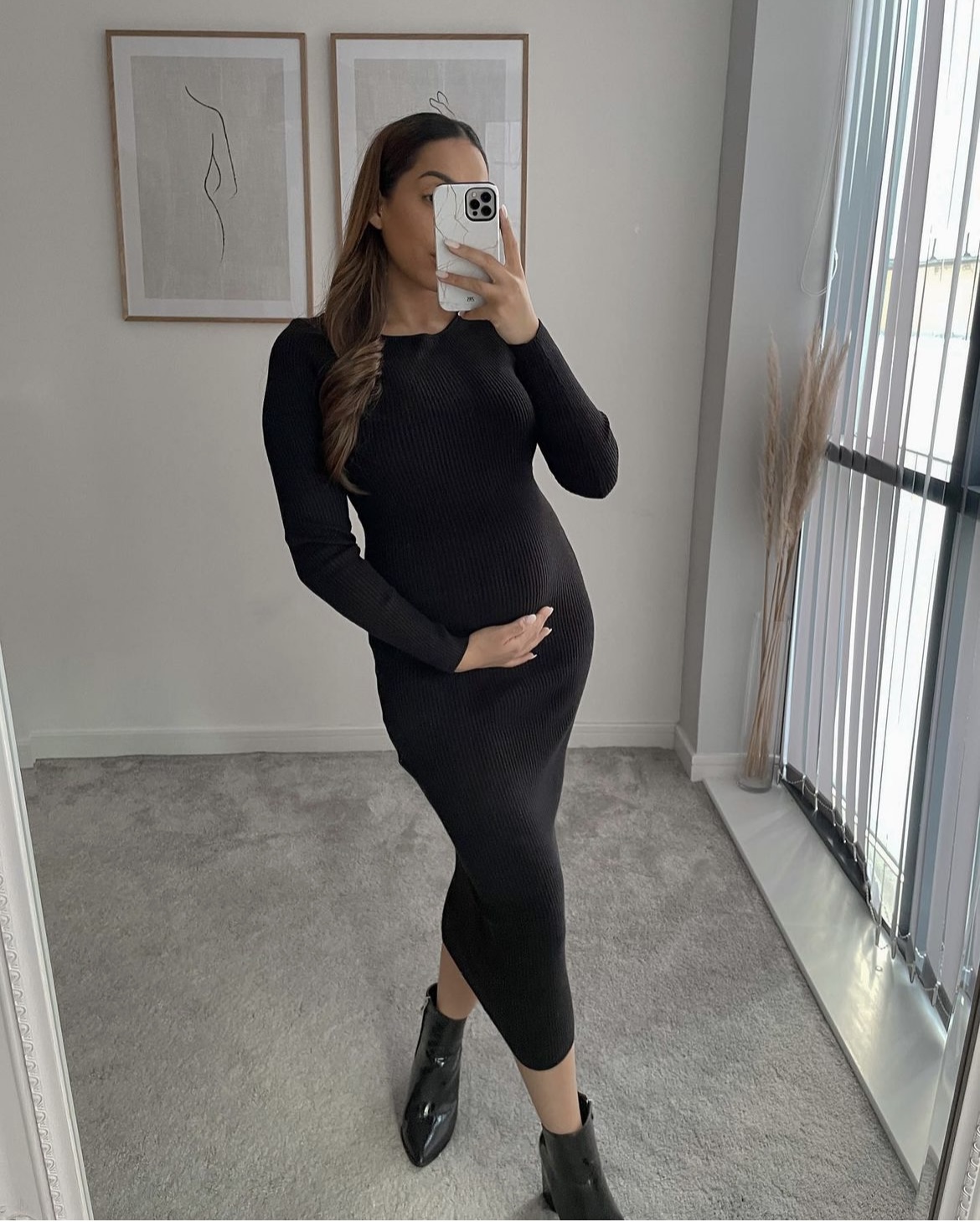 21 Winter Maternity Outfit Ideas For A Stylish Bump - Bjarni Baby