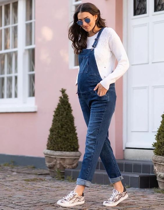 winter maternity outfit ideas